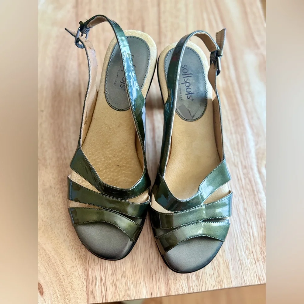 Softspots‎ Women's Olive Green Patent Leather Heeled Strapped Sandals